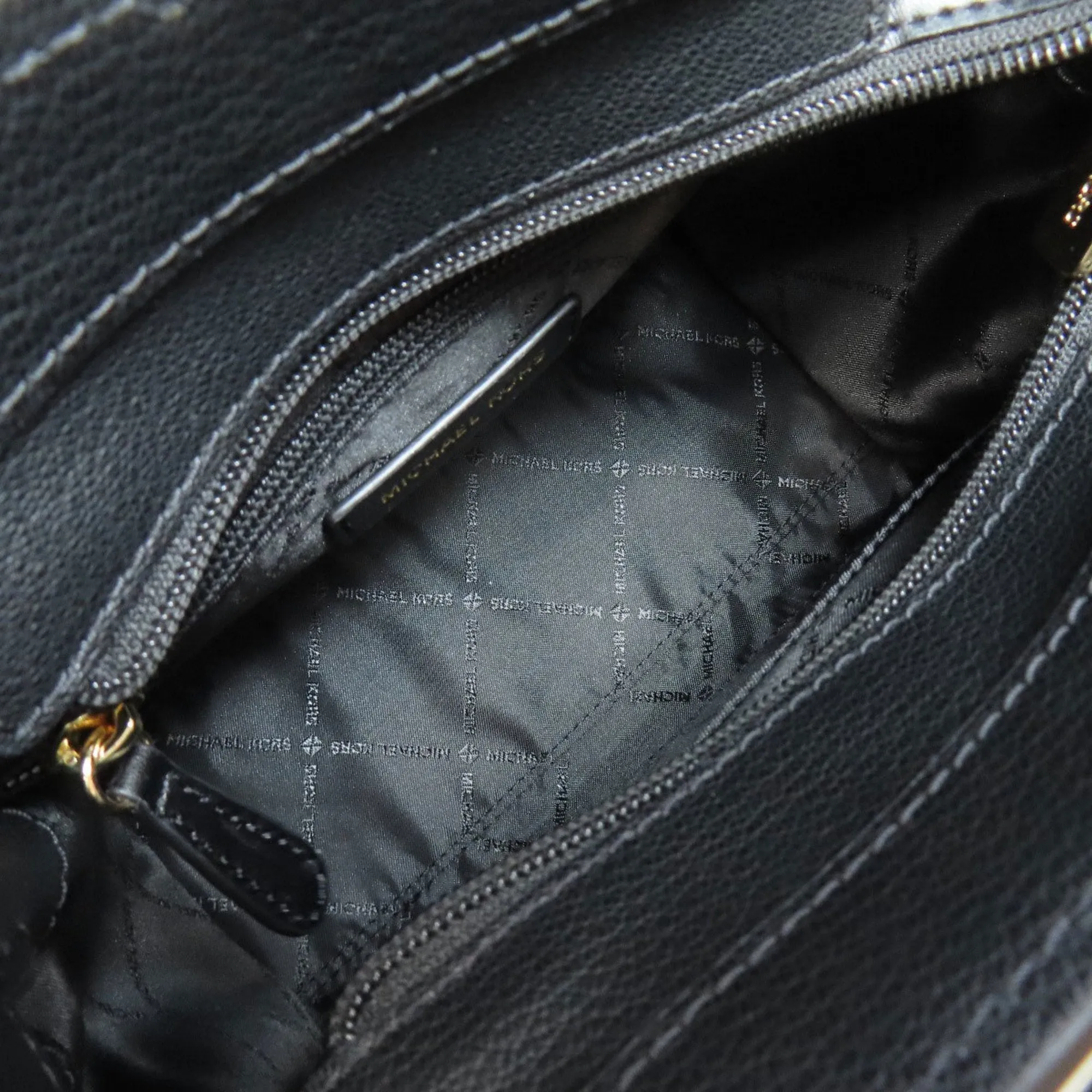 Michael Kors  Leather Handbag (Pre-Owned)
