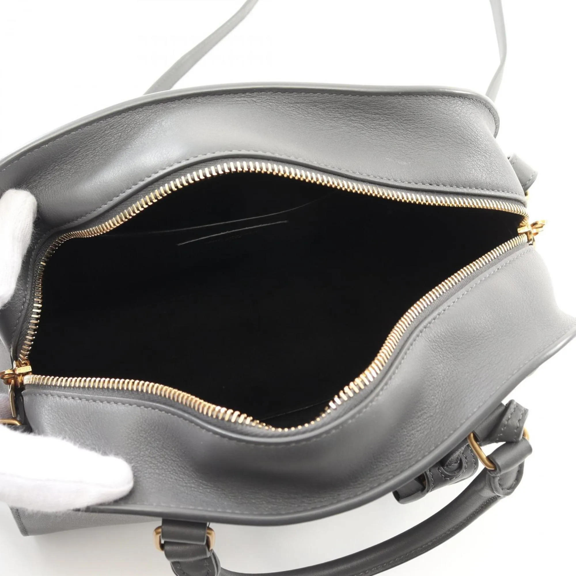 Saint Laurent Leather Handbag (Pre-Owned)