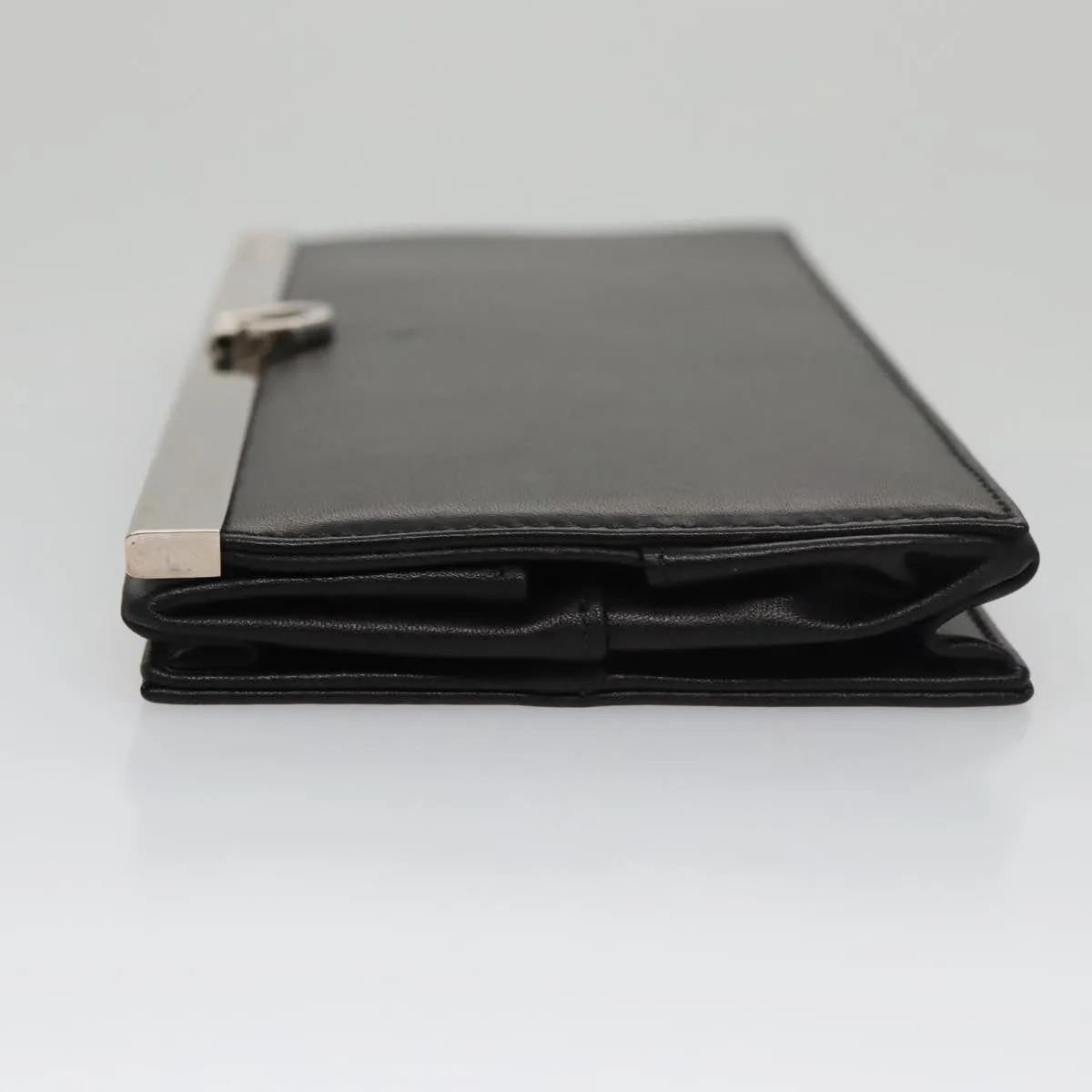 Salvatore Ferragamo Gancini  Leather Clutch Bag (Pre-Owned)