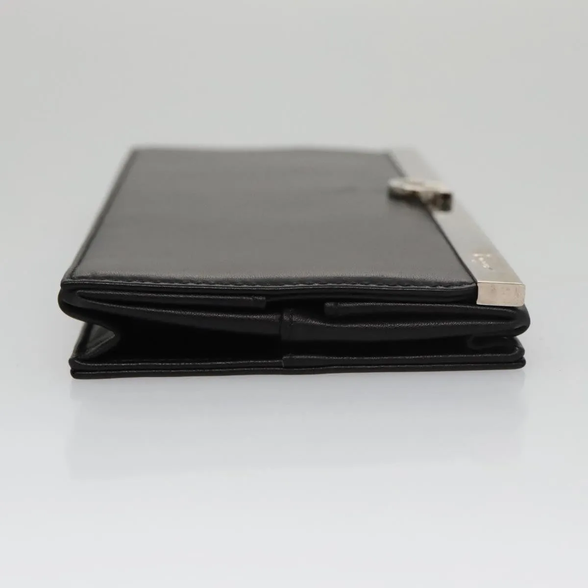 Salvatore Ferragamo Gancini  Leather Clutch Bag (Pre-Owned)