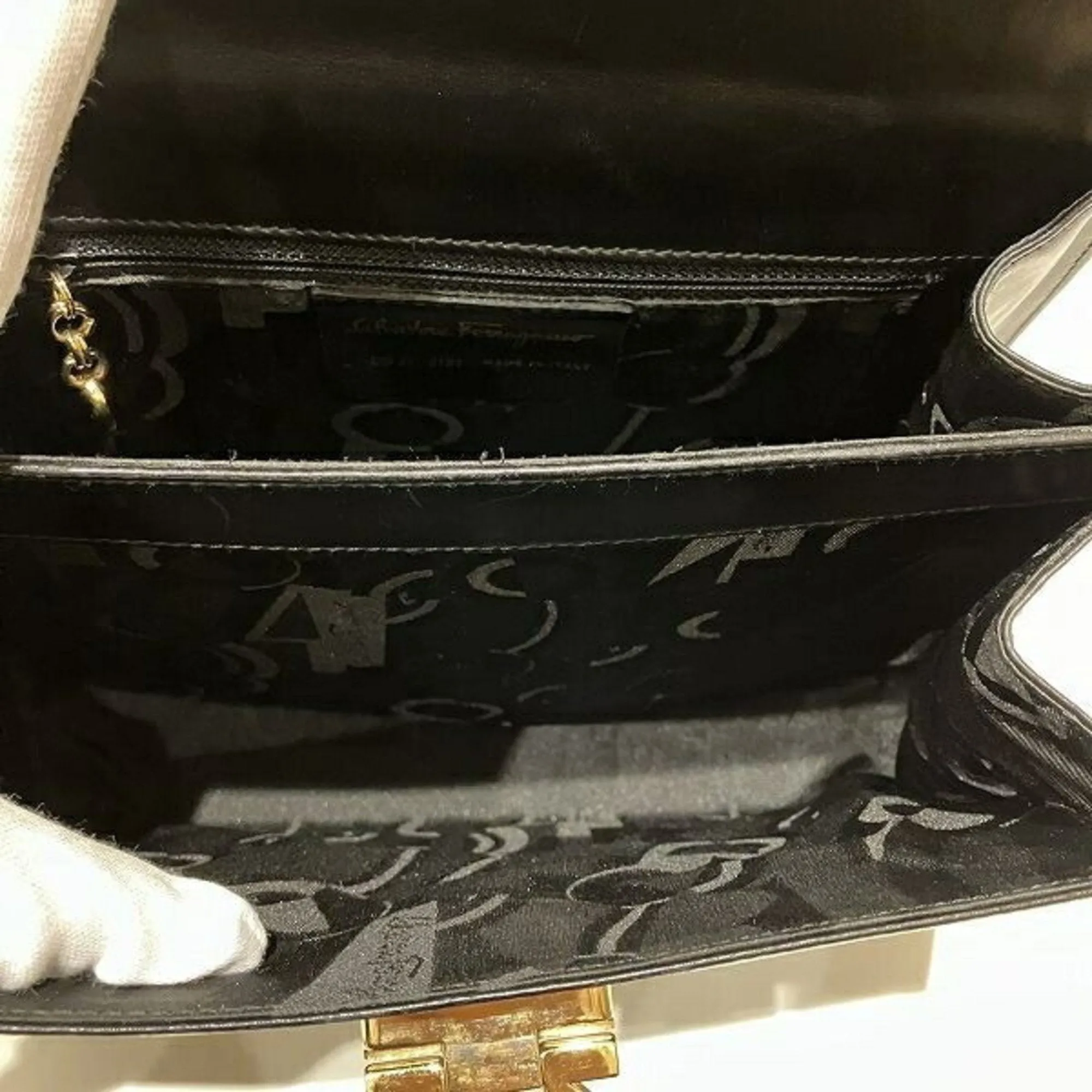 Salvatore Ferragamo Gancini  Leather Handbag (Pre-Owned)