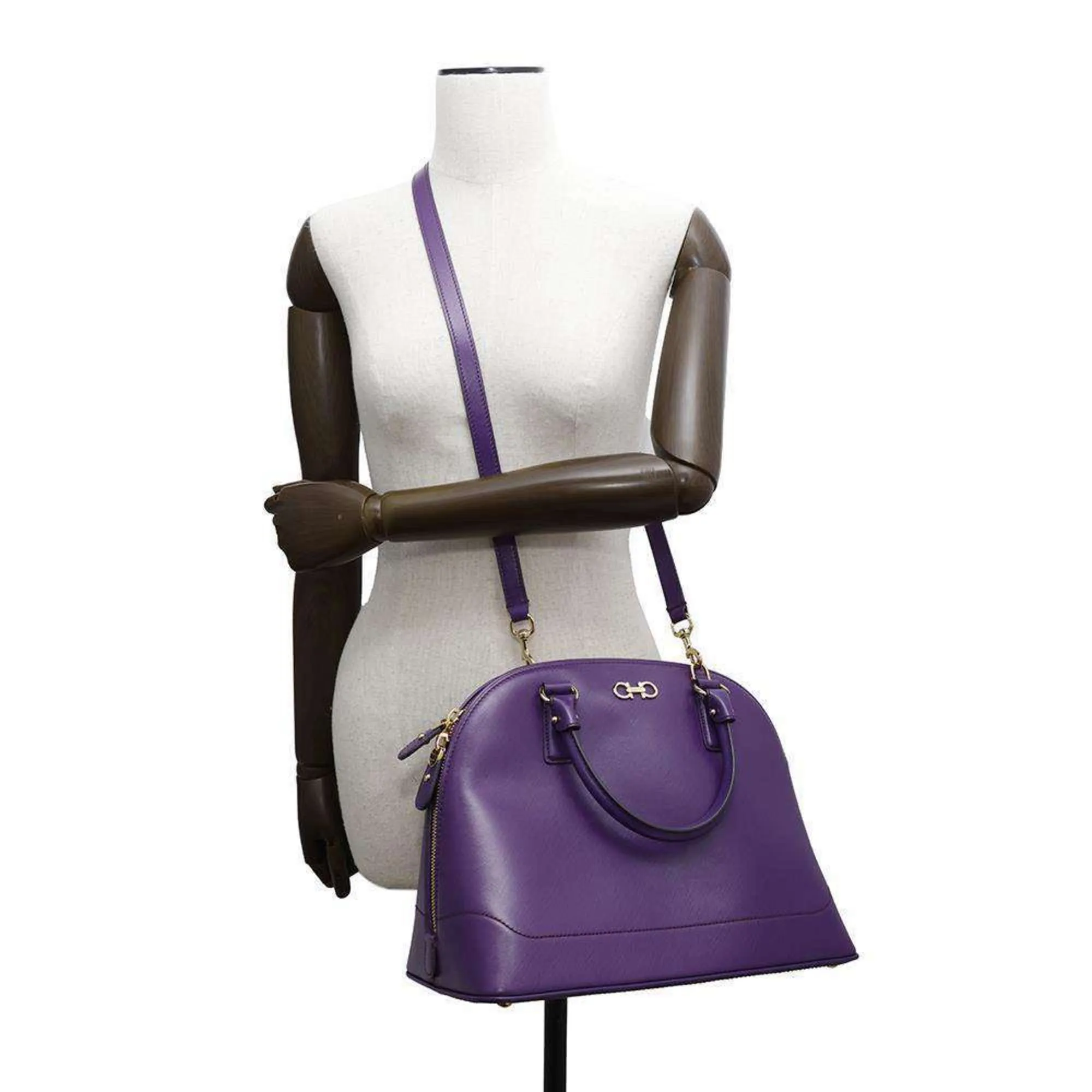 Salvatore Ferragamo Gancini Leather Handbag (Pre-Owned)