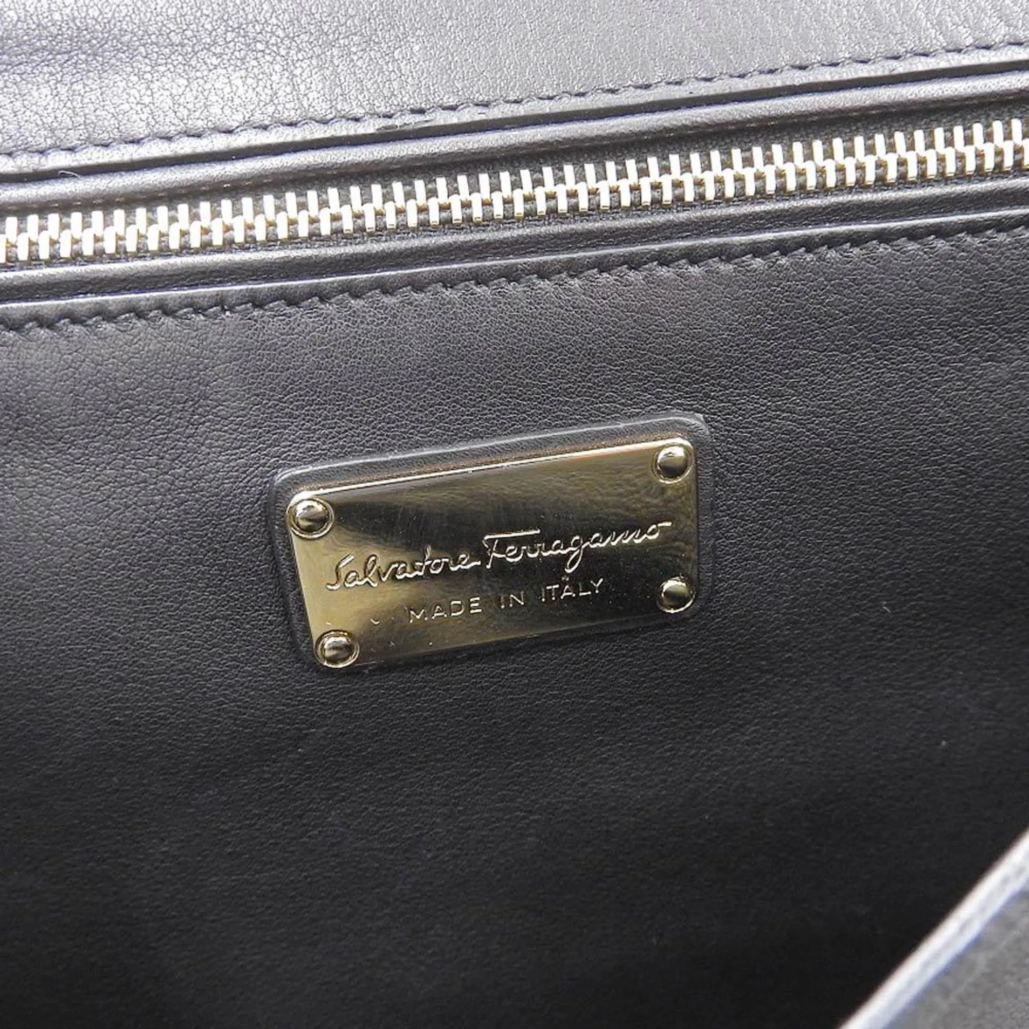 Salvatore Ferragamo Gancini  Leather Handbag (Pre-Owned)