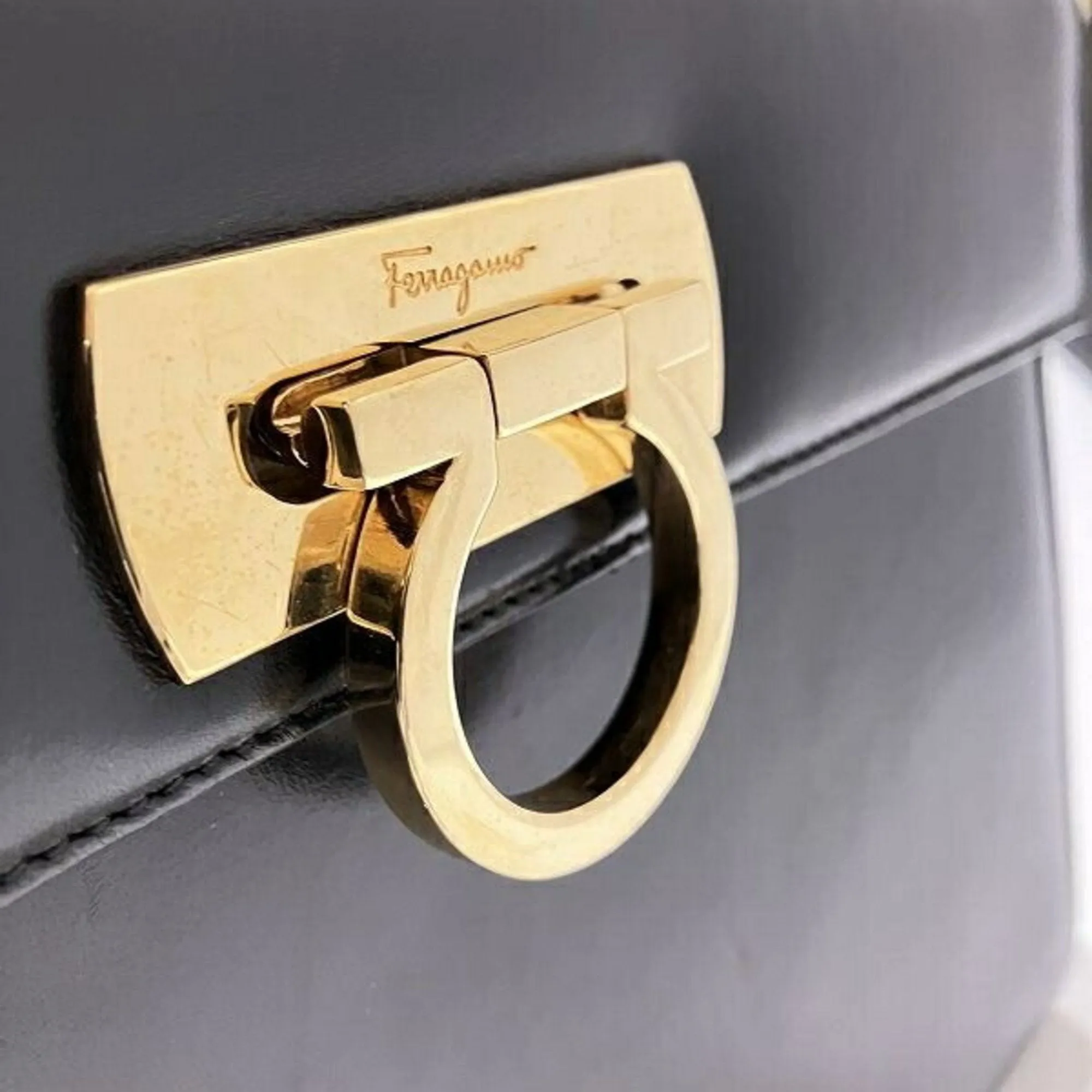 Salvatore Ferragamo Gancini  Leather Handbag (Pre-Owned)