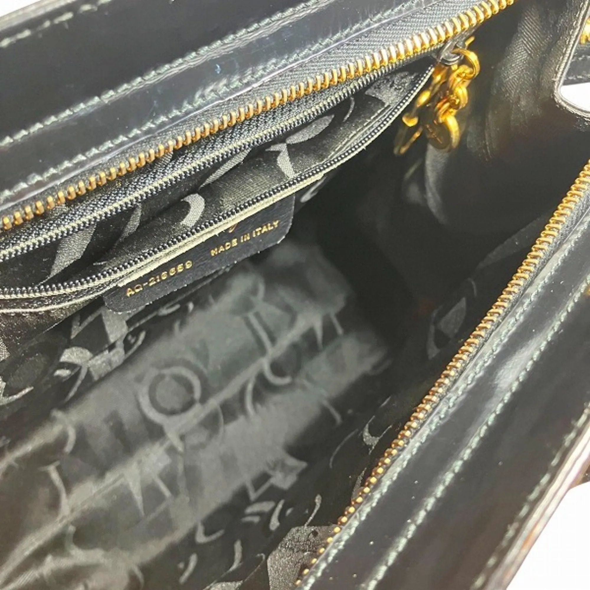 Salvatore Ferragamo Gancini  Leather Handbag Tote Bag (Pre-Owned)