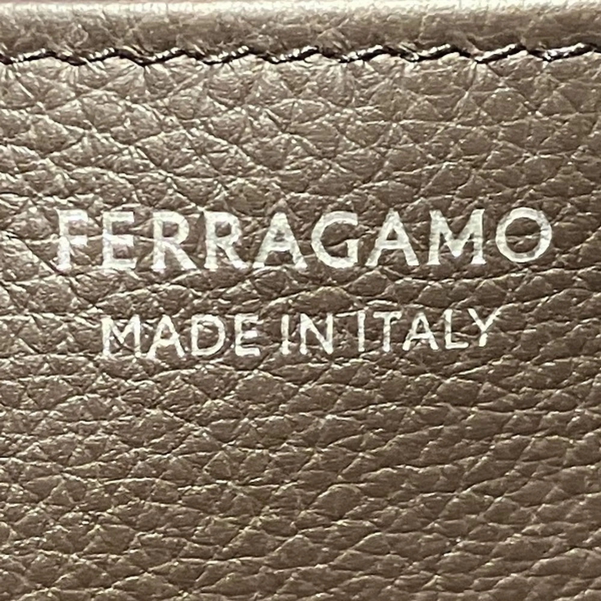 Salvatore Ferragamo  Leather Clutch Bag (Pre-Owned)