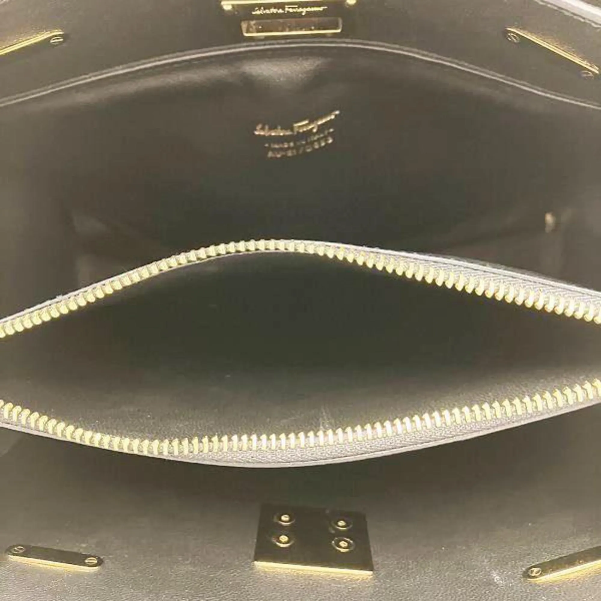 Salvatore Ferragamo  Leather Handbag (Pre-Owned)