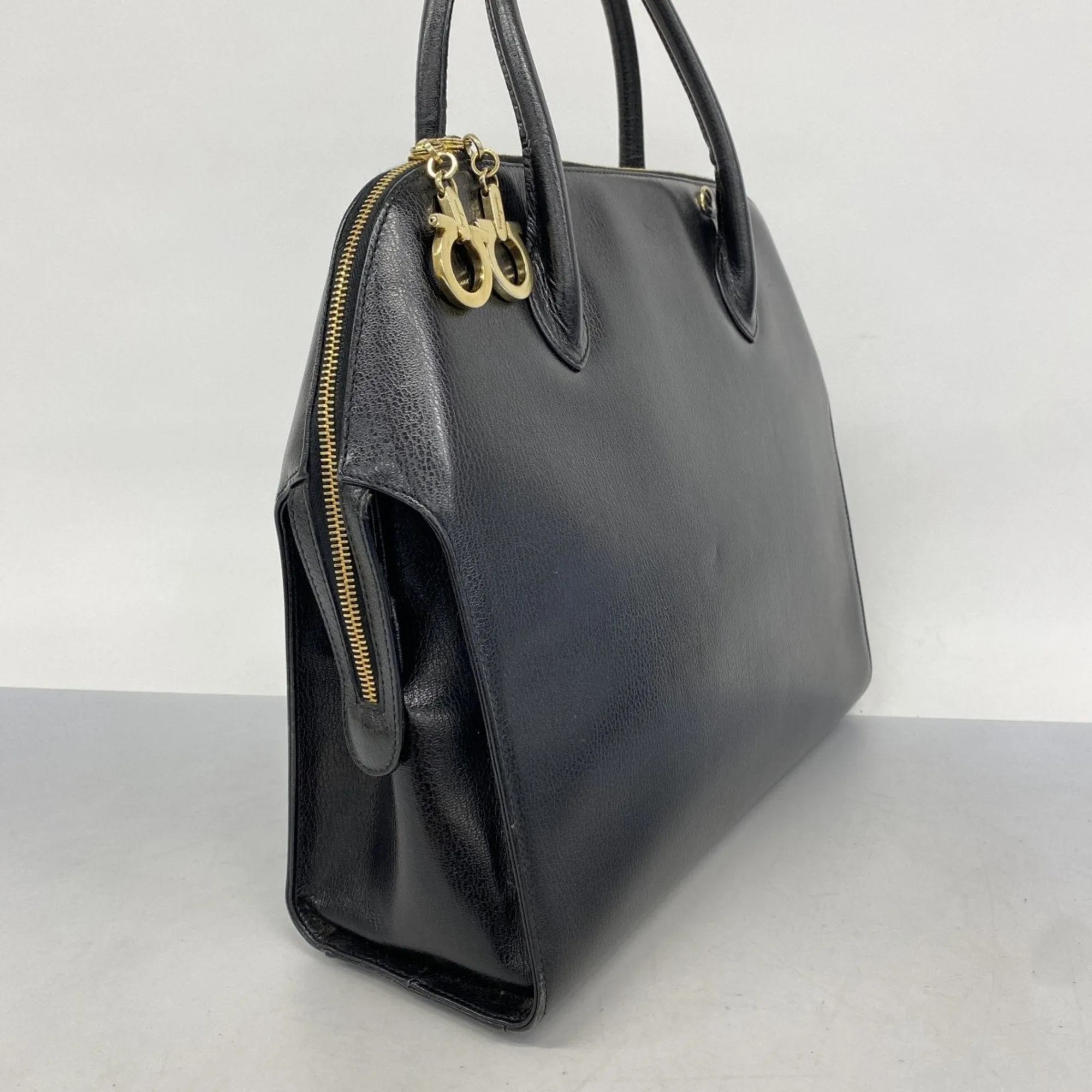 Salvatore Ferragamo Leather Handbag (Pre-Owned)