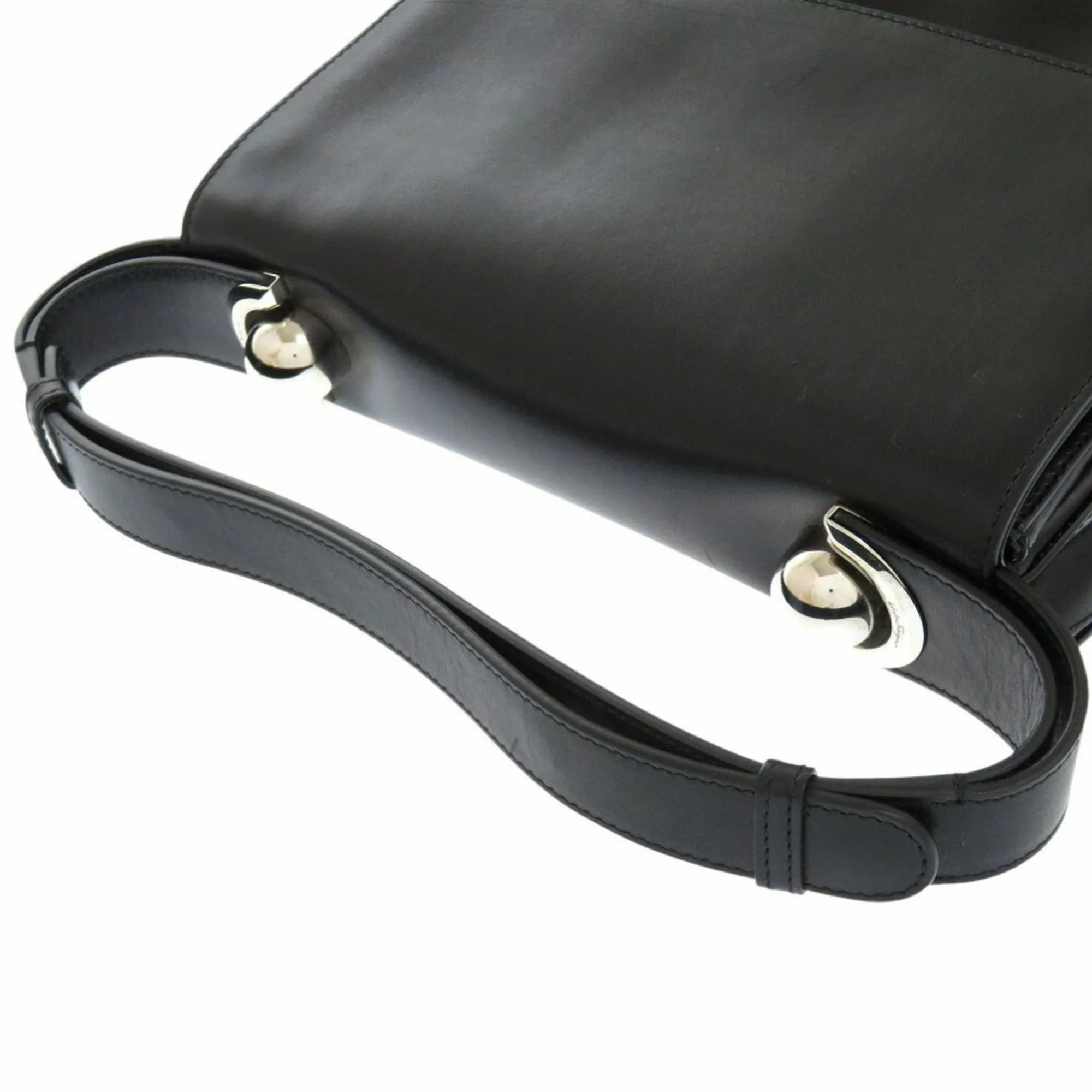 Salvatore Ferragamo  Leather Handbag (Pre-Owned)