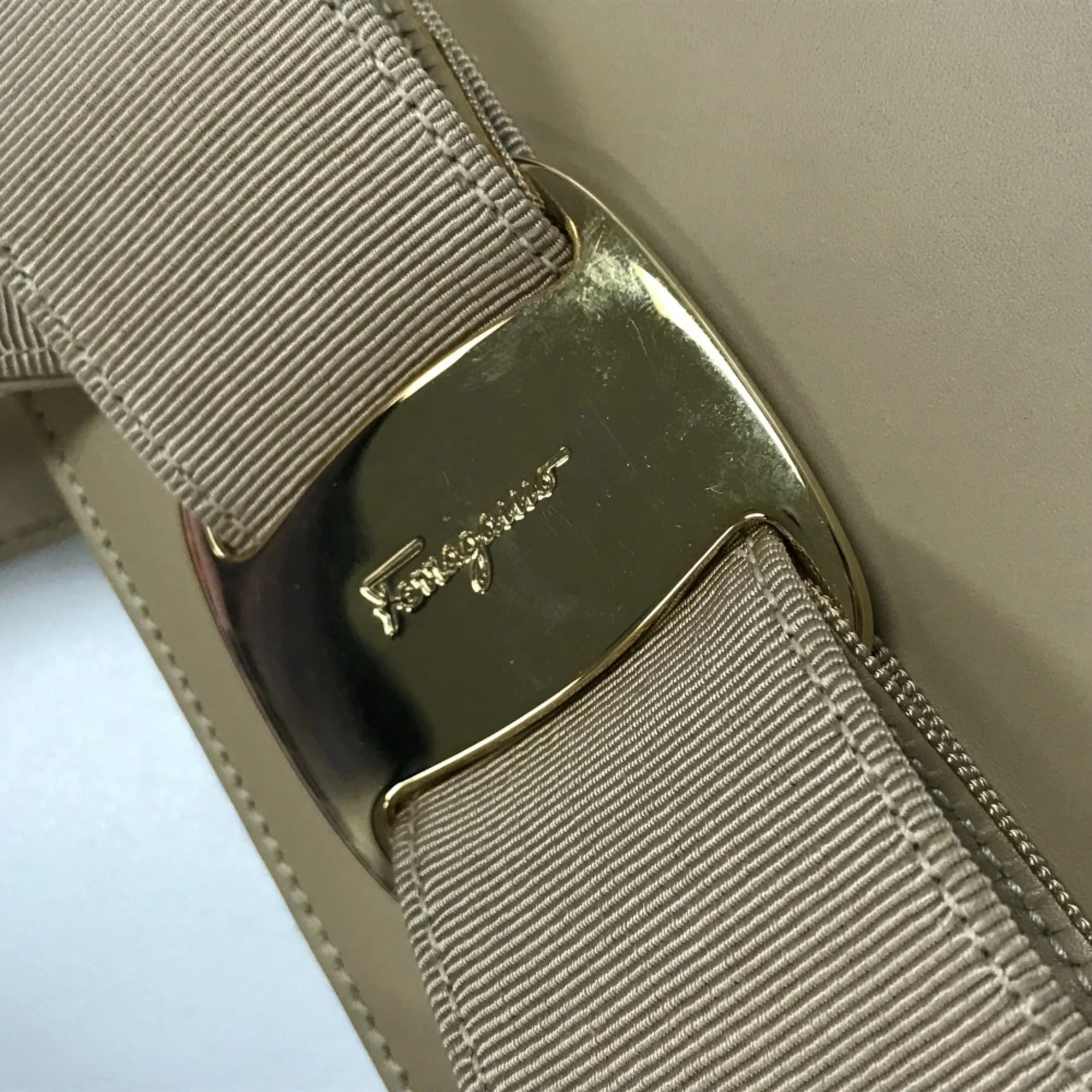 Salvatore Ferragamo  Leather Handbag (Pre-Owned)