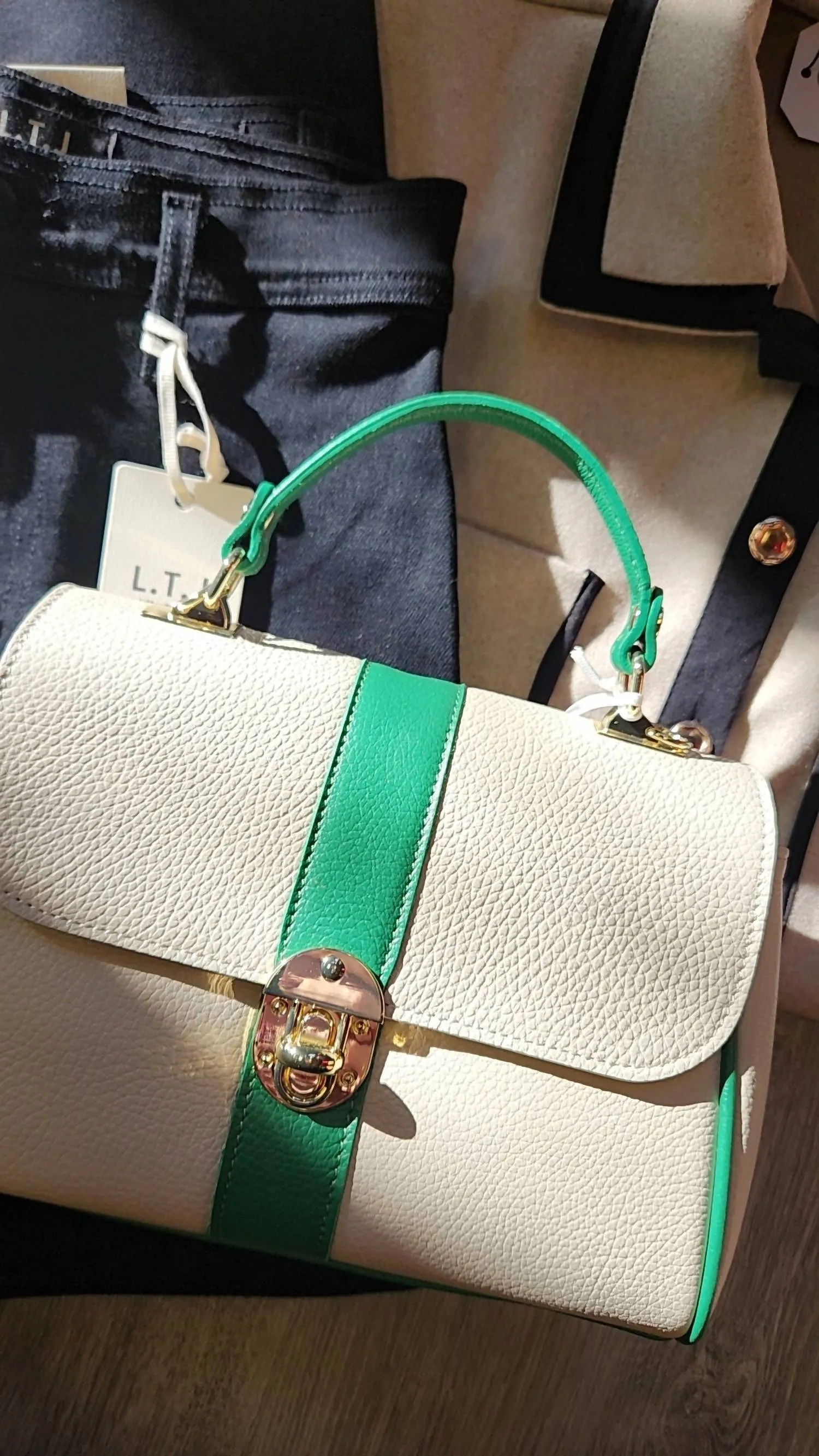 Women's Pop Of Color Handbag In Green And Cream